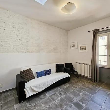Third Floor San Lorenzo Apartment *